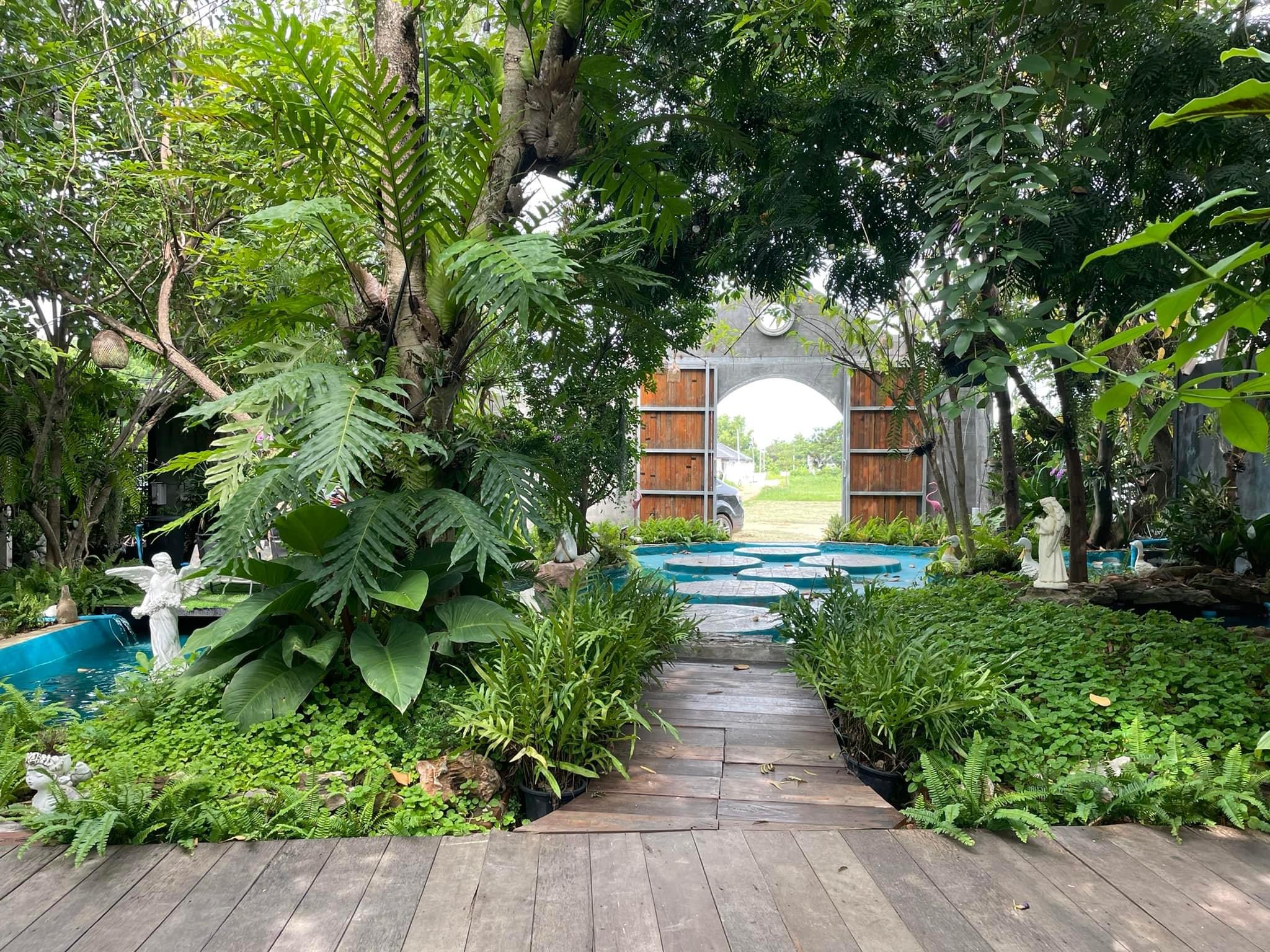 Garden seen café & Restuarant