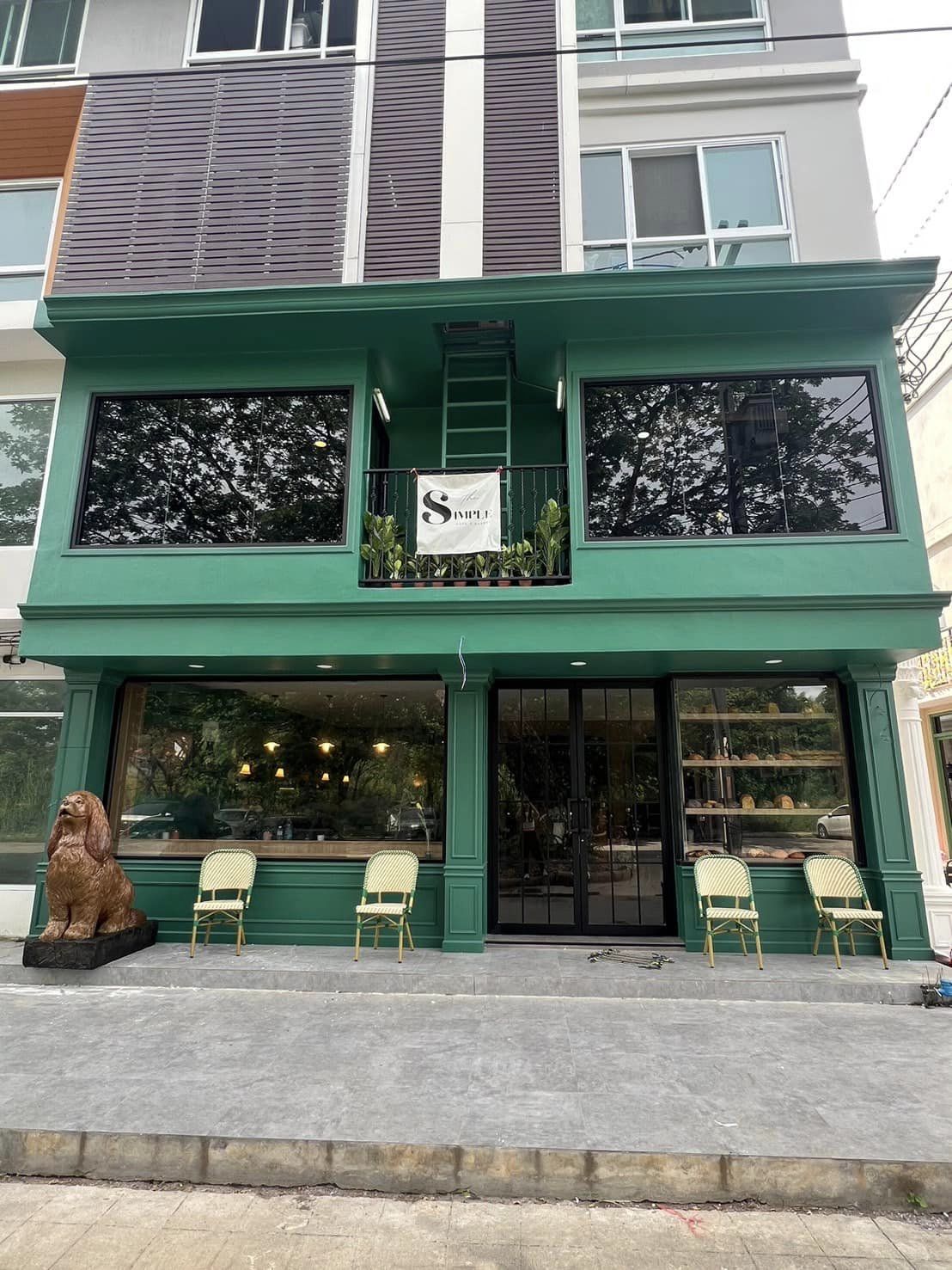 The simple cafe and bakery