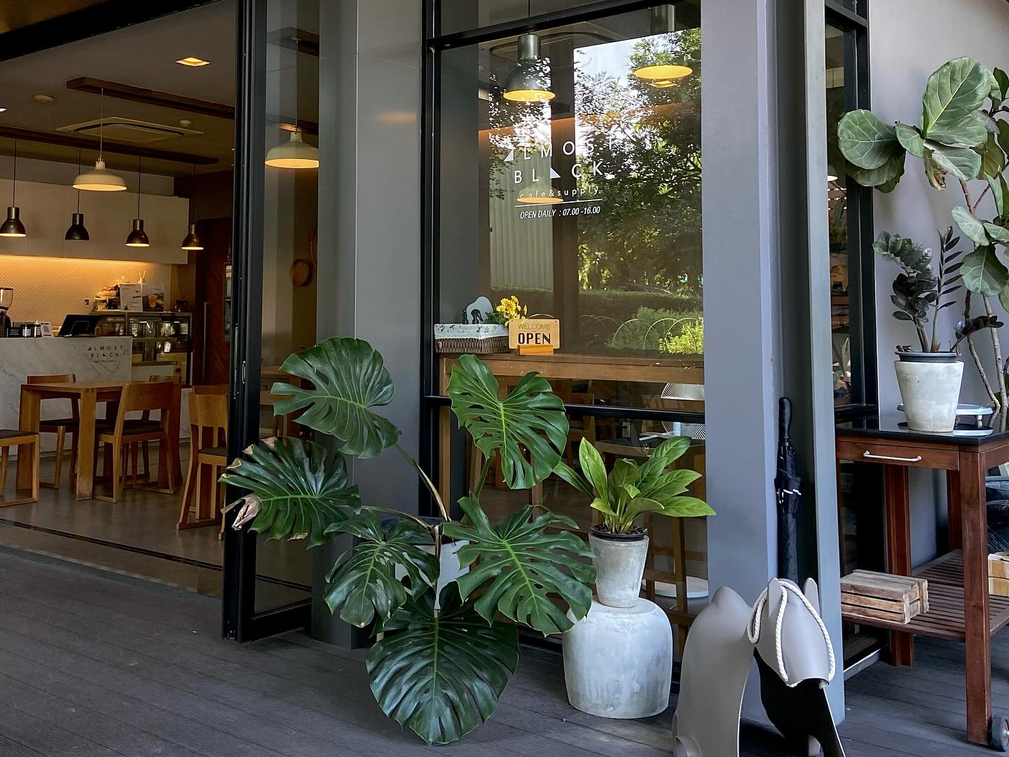 Almost Black cafe&supply