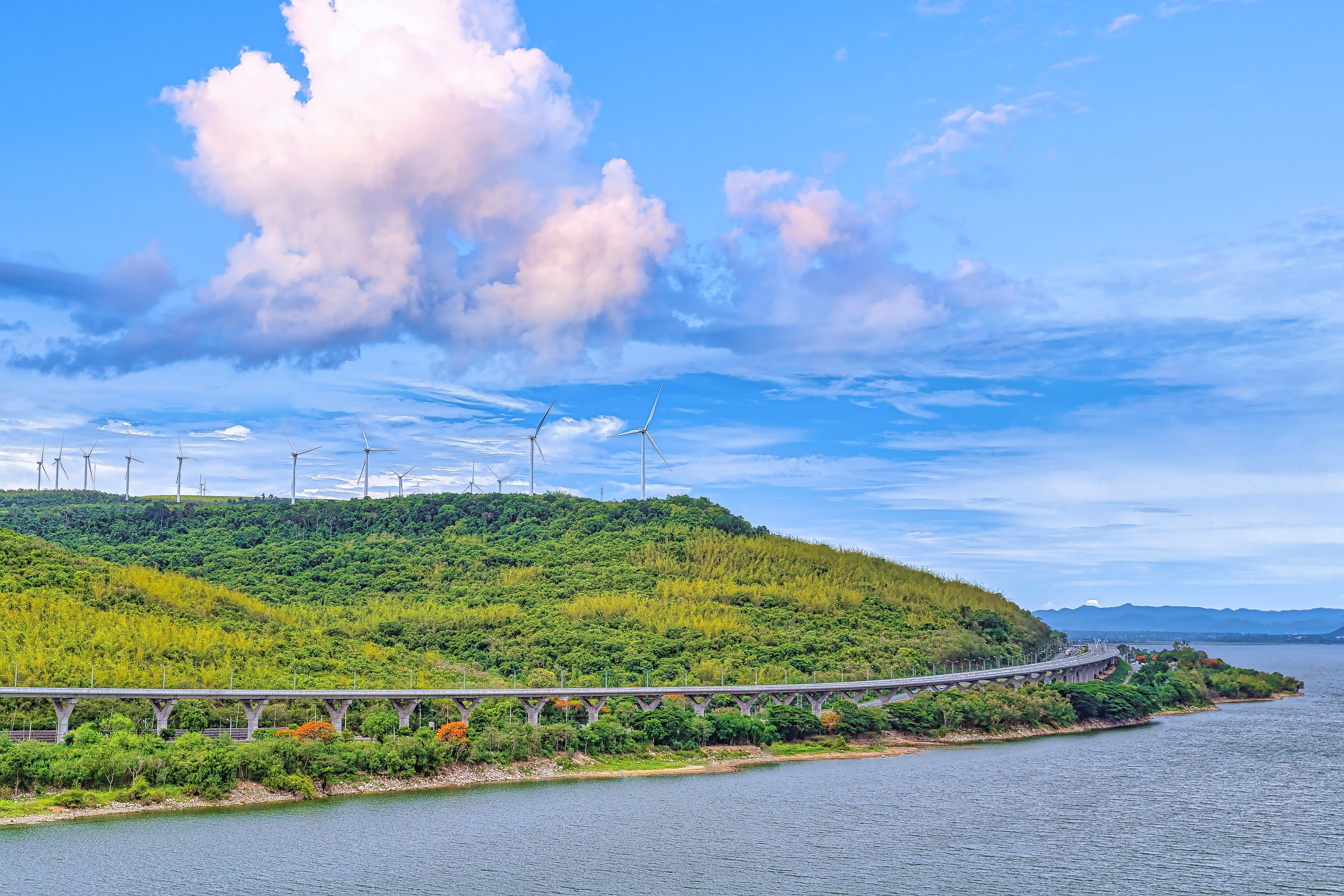 จุดชมวิวเขาเขื่อนลั่น