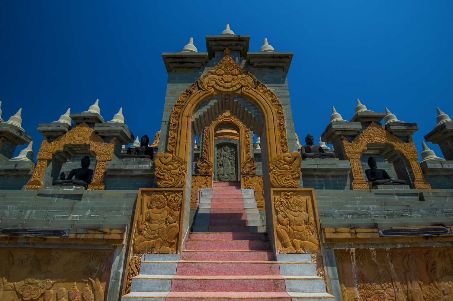 วัดประชาคมวนาราม หรือวัดป่ากุง