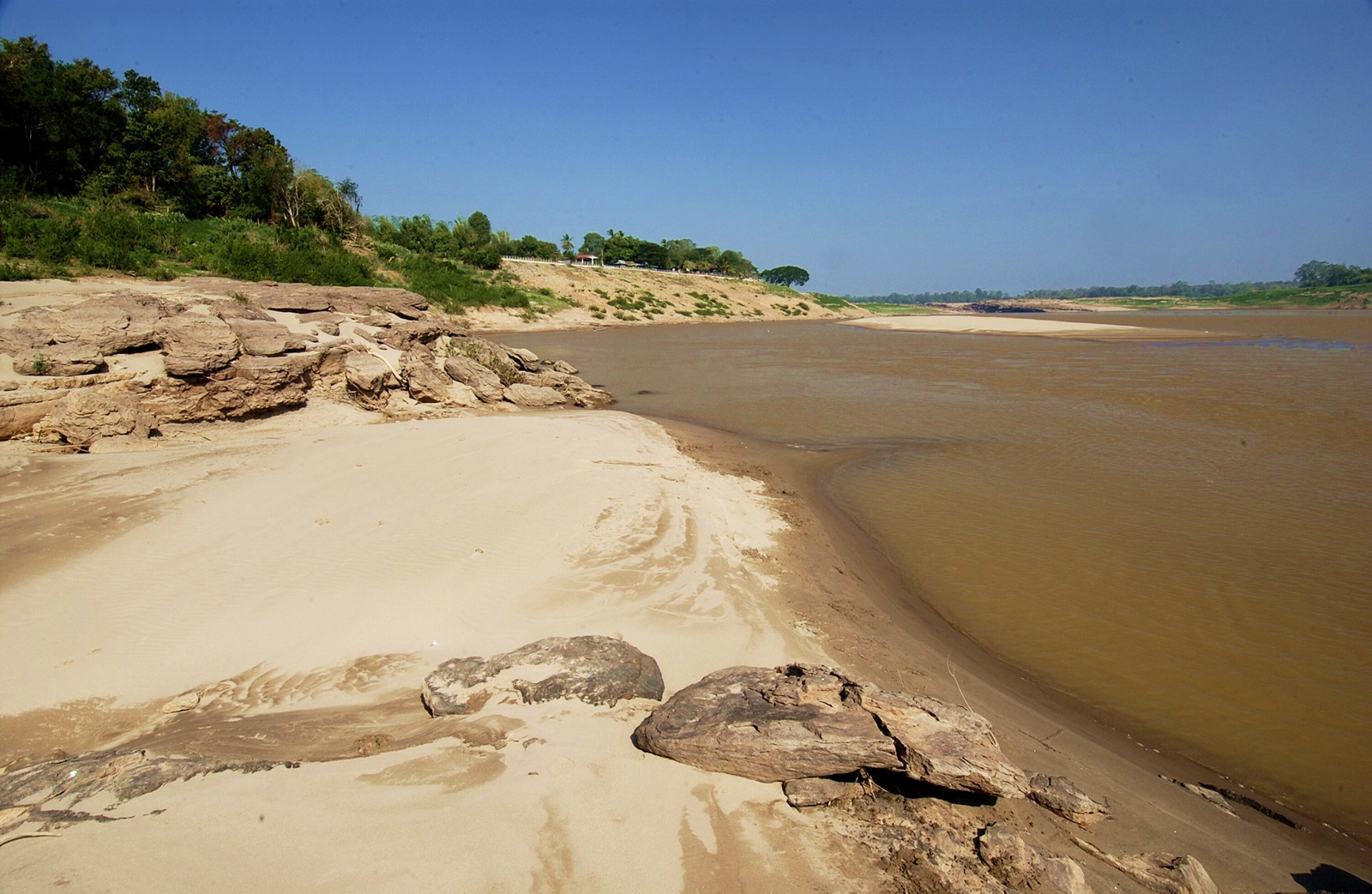 หาดสลึง