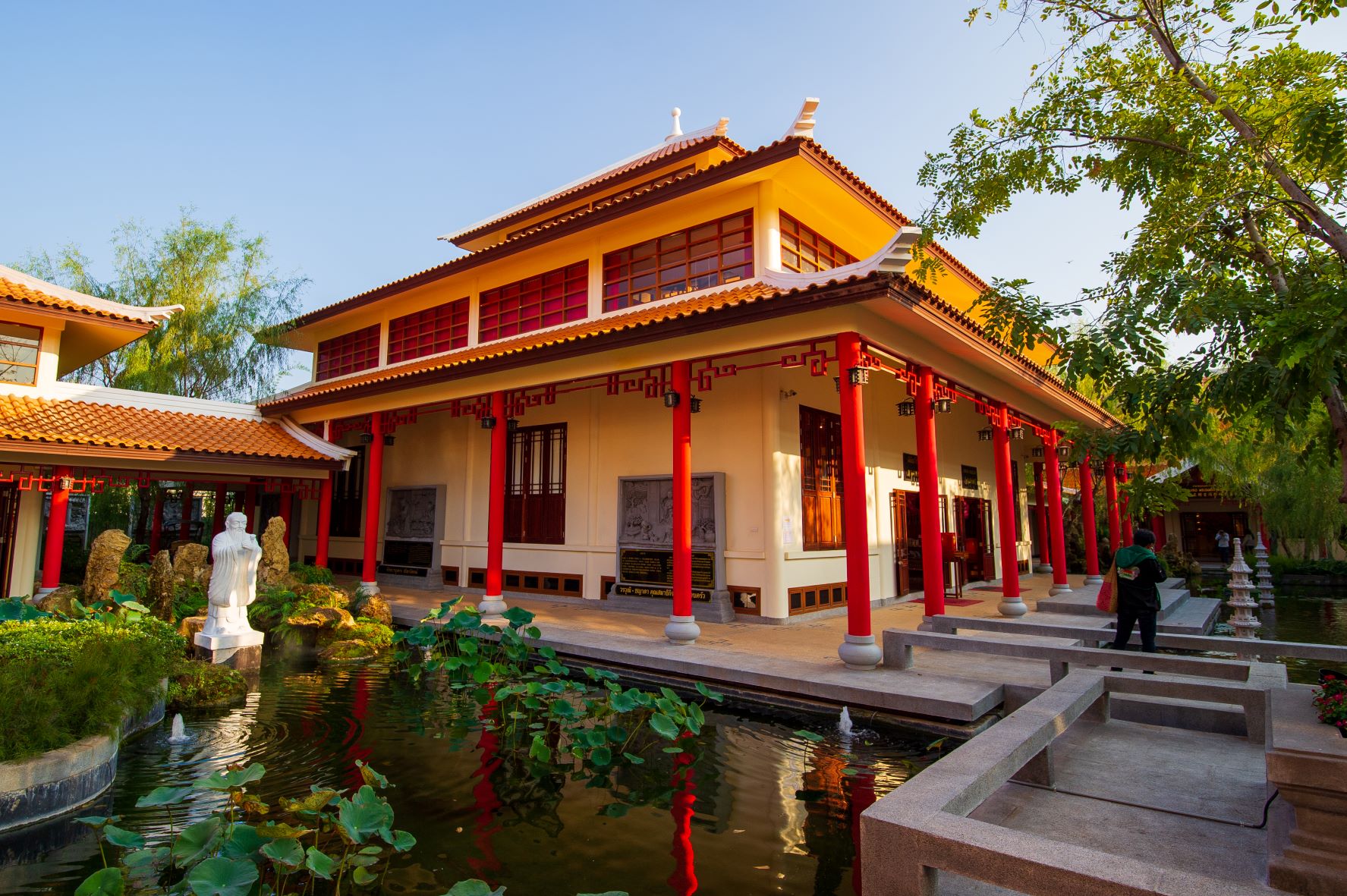 ศูนย์วัฒนธรรมไทย-จีน และมูลนิธิศาลเจ้าปู่-ย่า อุดรธานี