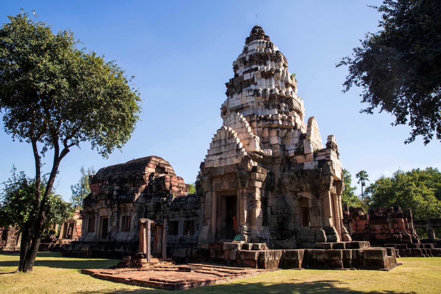 โบราณสถานปราสาทพนมวัน