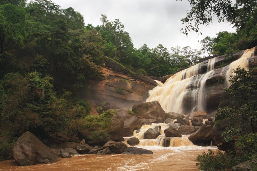 น้ำตกตาดฮ้อง