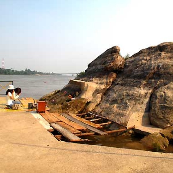 รอยพระพุทธบาทเวินปลา