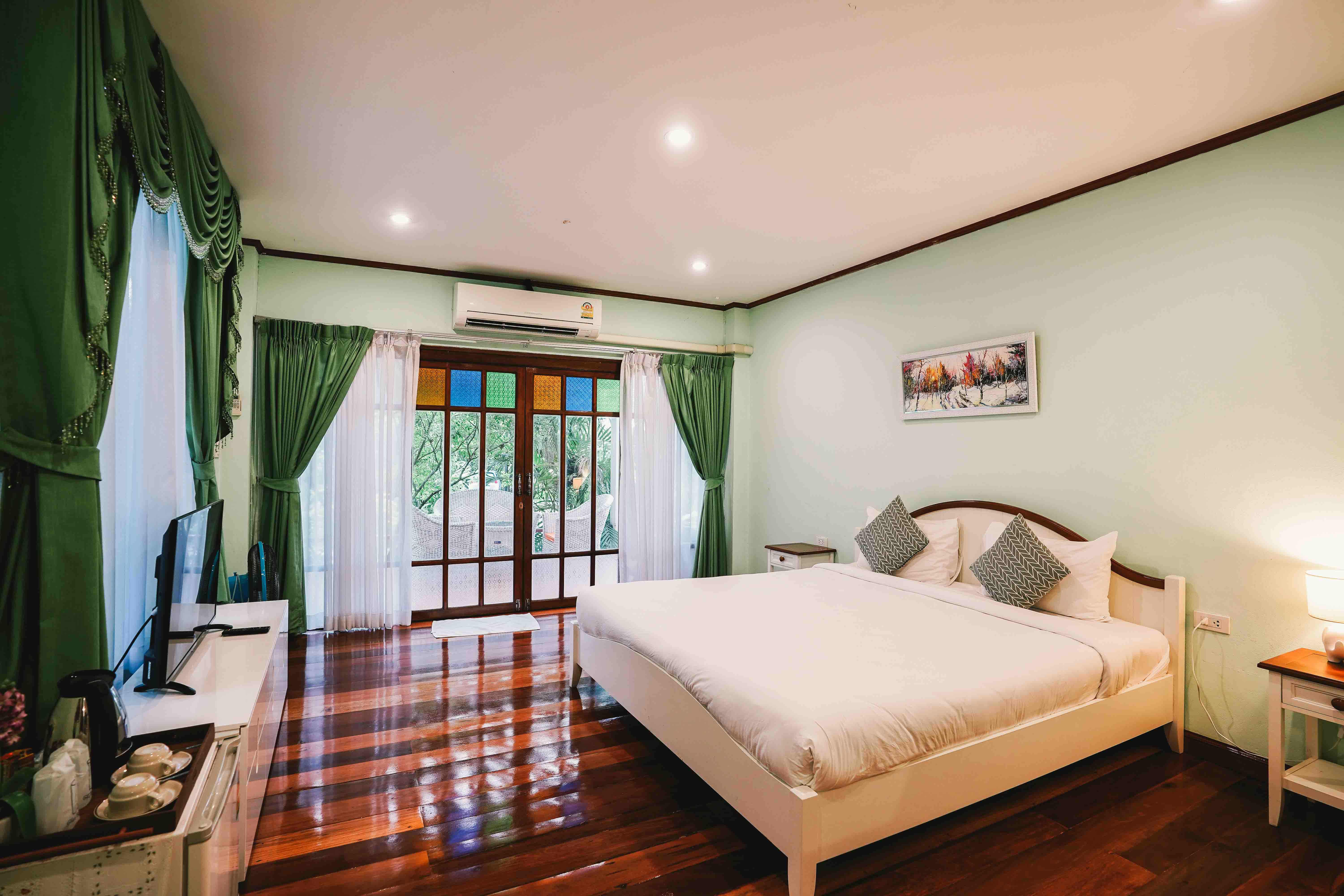 โรงแรมบ้านต้นไม้