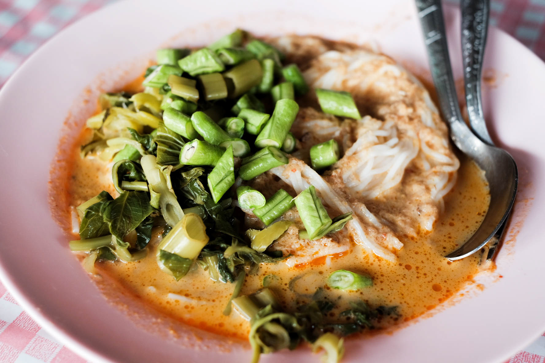 ขนมจีนยายฟัก: ขนมจีนร้านเด็ดประจำสุรินทร์ การันตีความอร่อยมานานกว่า 50 ปี