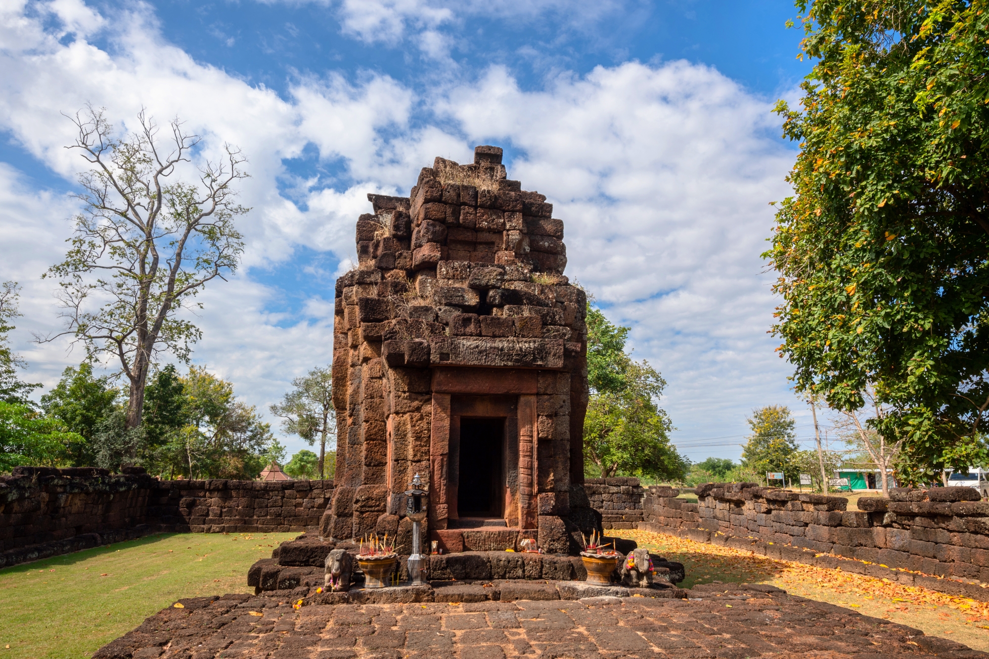 กู่สันตรัตน์