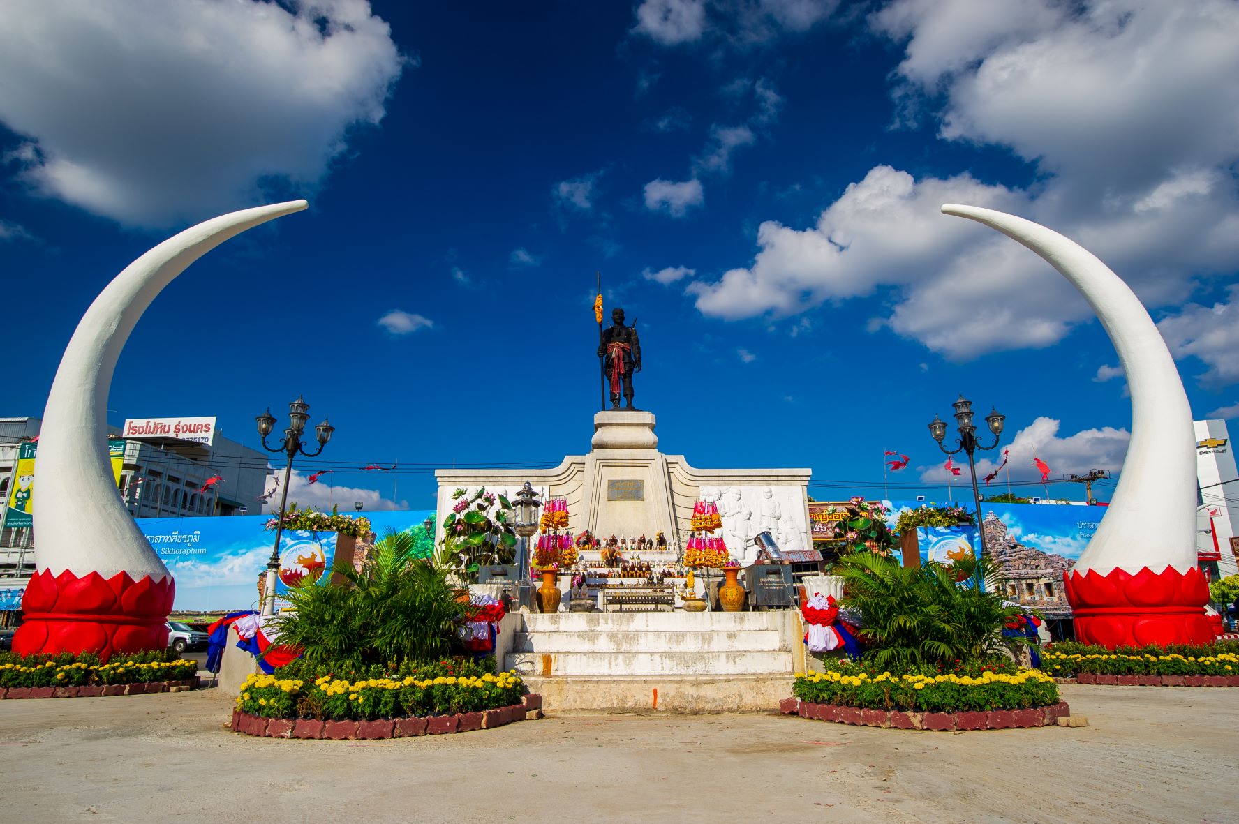 อนุสาวรีย์พระยาสุรินทรภักดีศรีณรงค์จางวาง (ปุม)