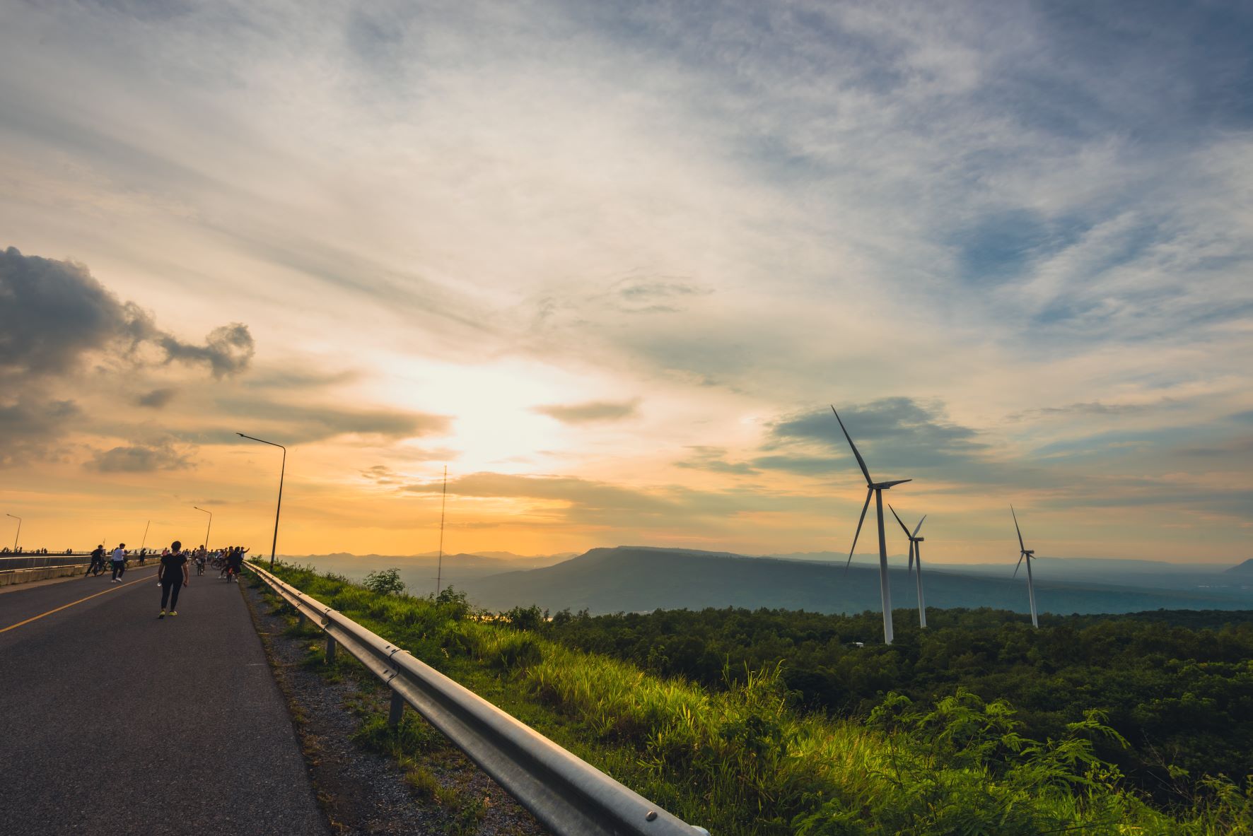 เขายายเที่ยง