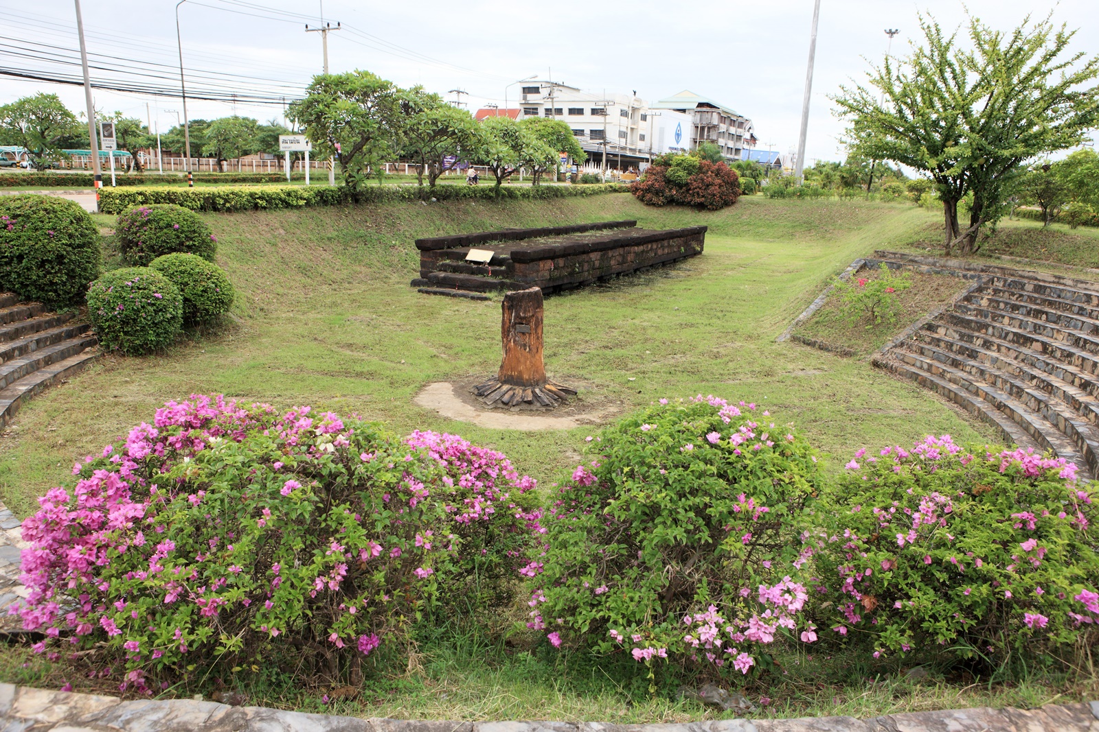 สะพานขอม (สะพานหิน)