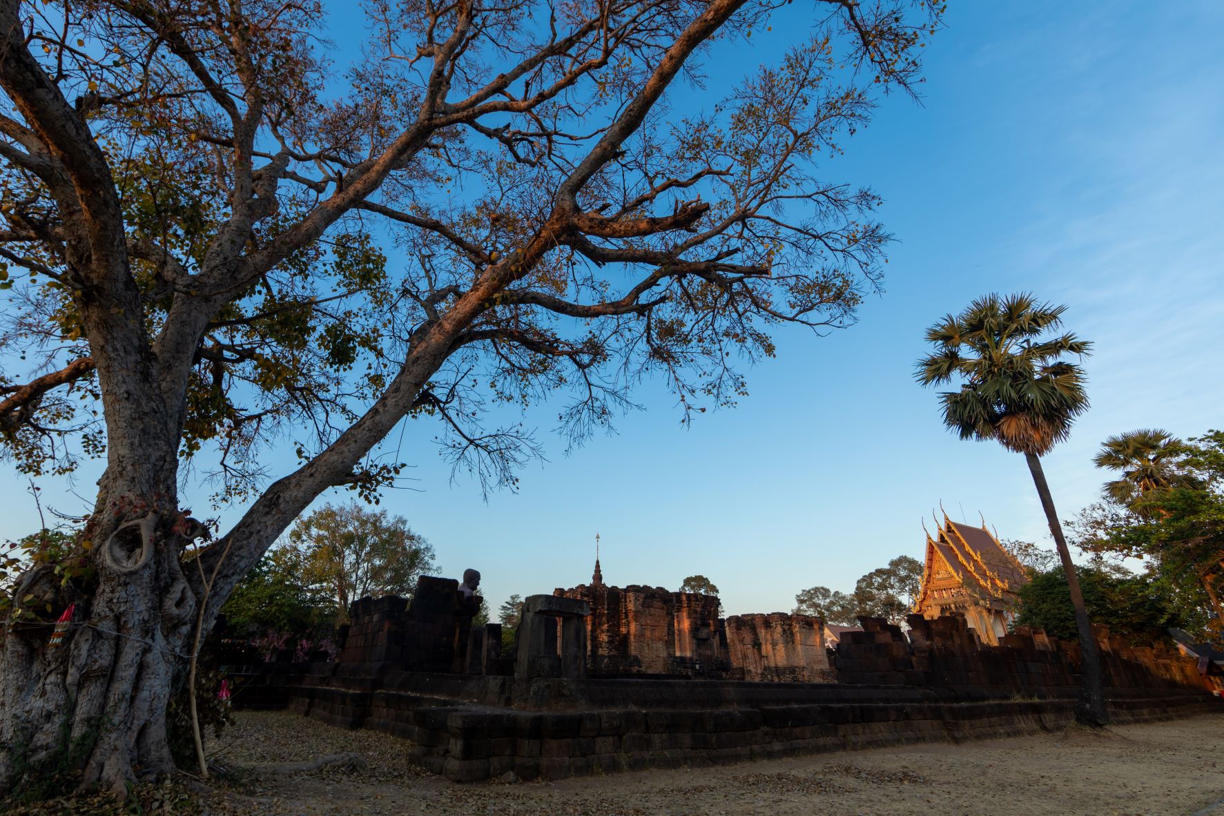 วัดสระกำแพงใหญ่