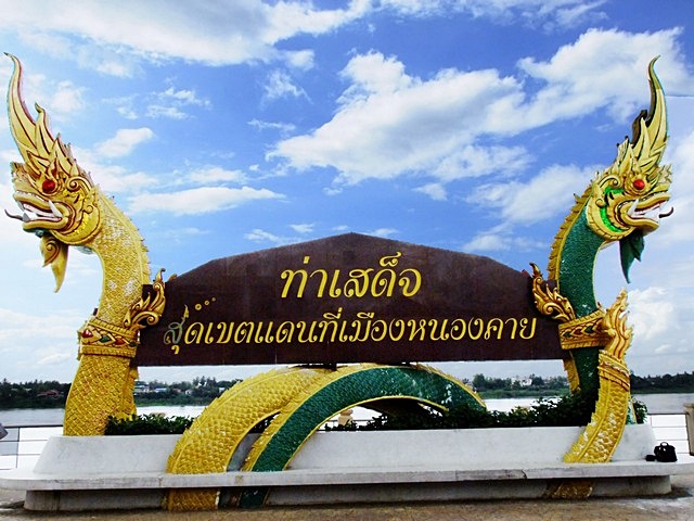 ตลาดท่าเสด็จ