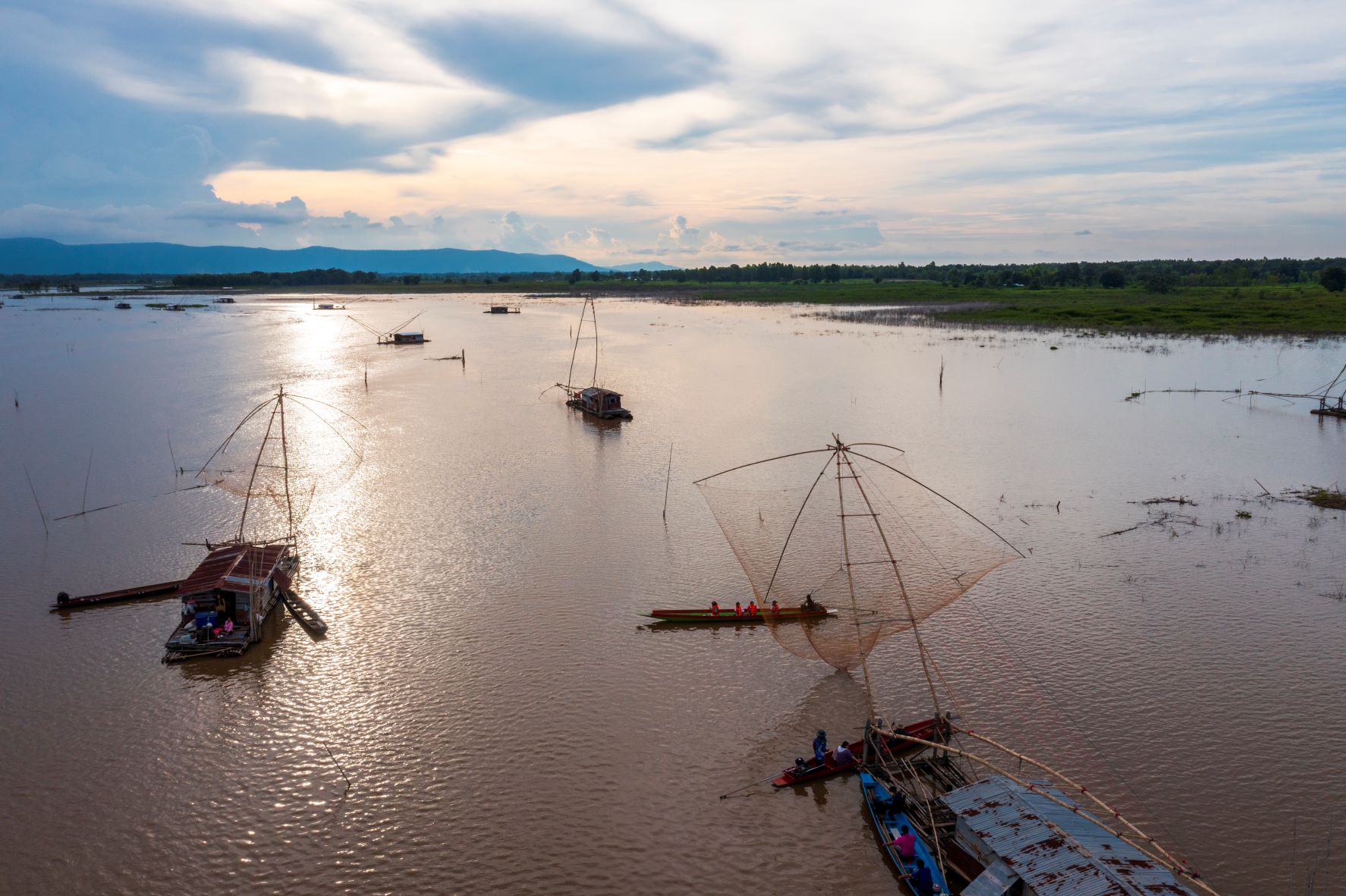 บ้านท่าลาด