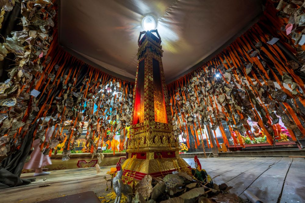 พิพิธภัณฑ์หุ่นขี้ผึ้งหลวงปู่สรวง วัดบ้านขะยูง