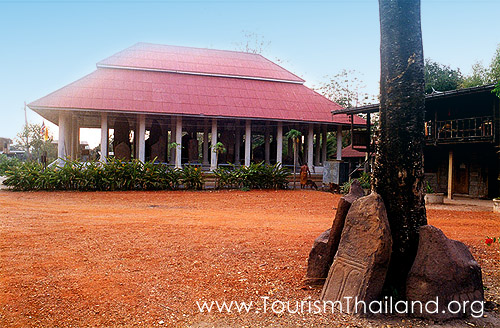 ใบเสมาบ้านกุดโง้ง