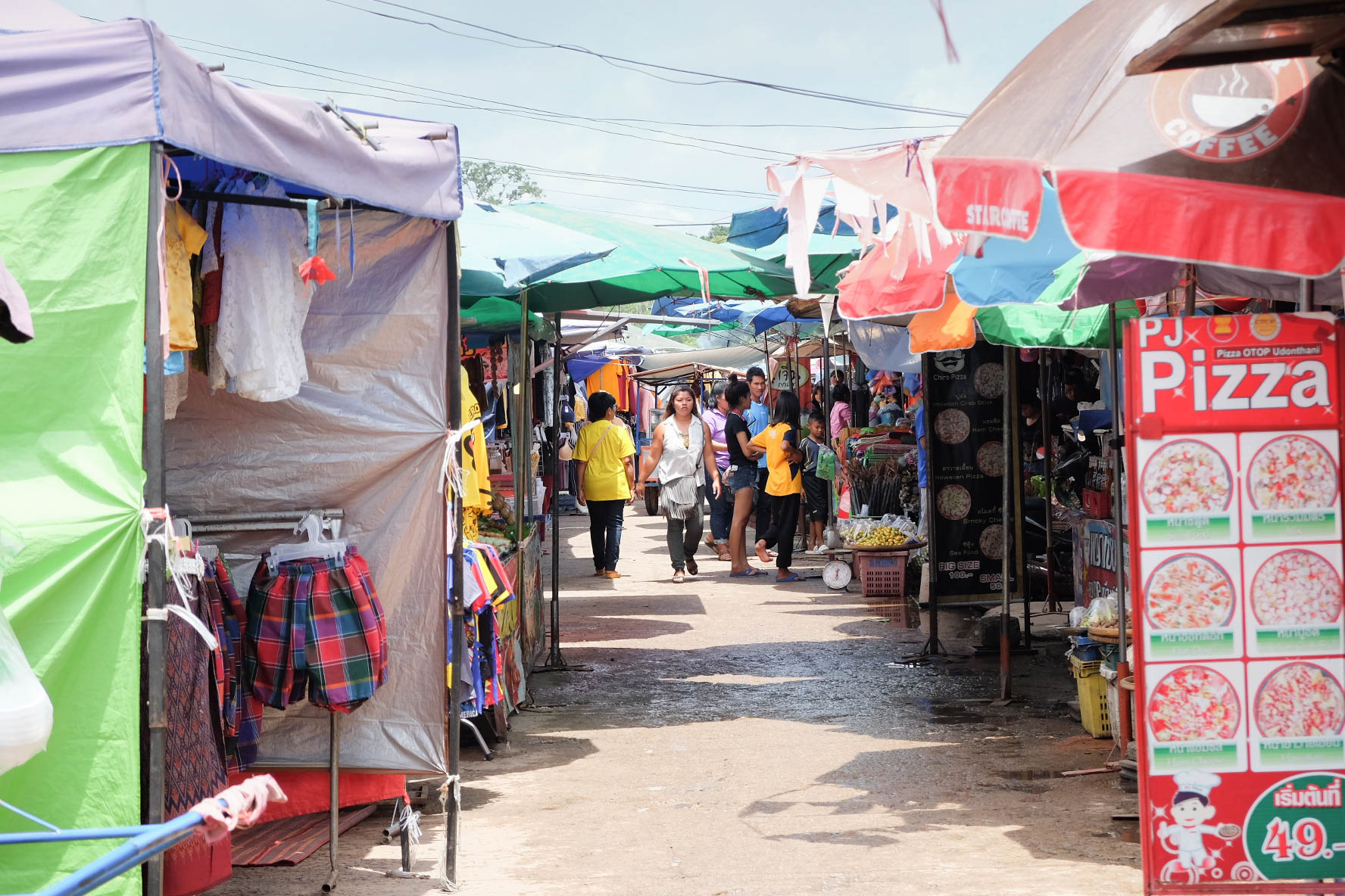 สัมผัสวิถีชีวิตของคนจากสองดินแดนที่ ด่านช่องจอม แหล่งรวมของป่าหายาก ณ จังหวัดสุรินทร์