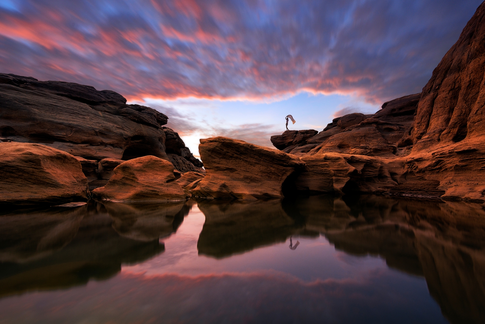 แก่งสองคอน สามพันโบก