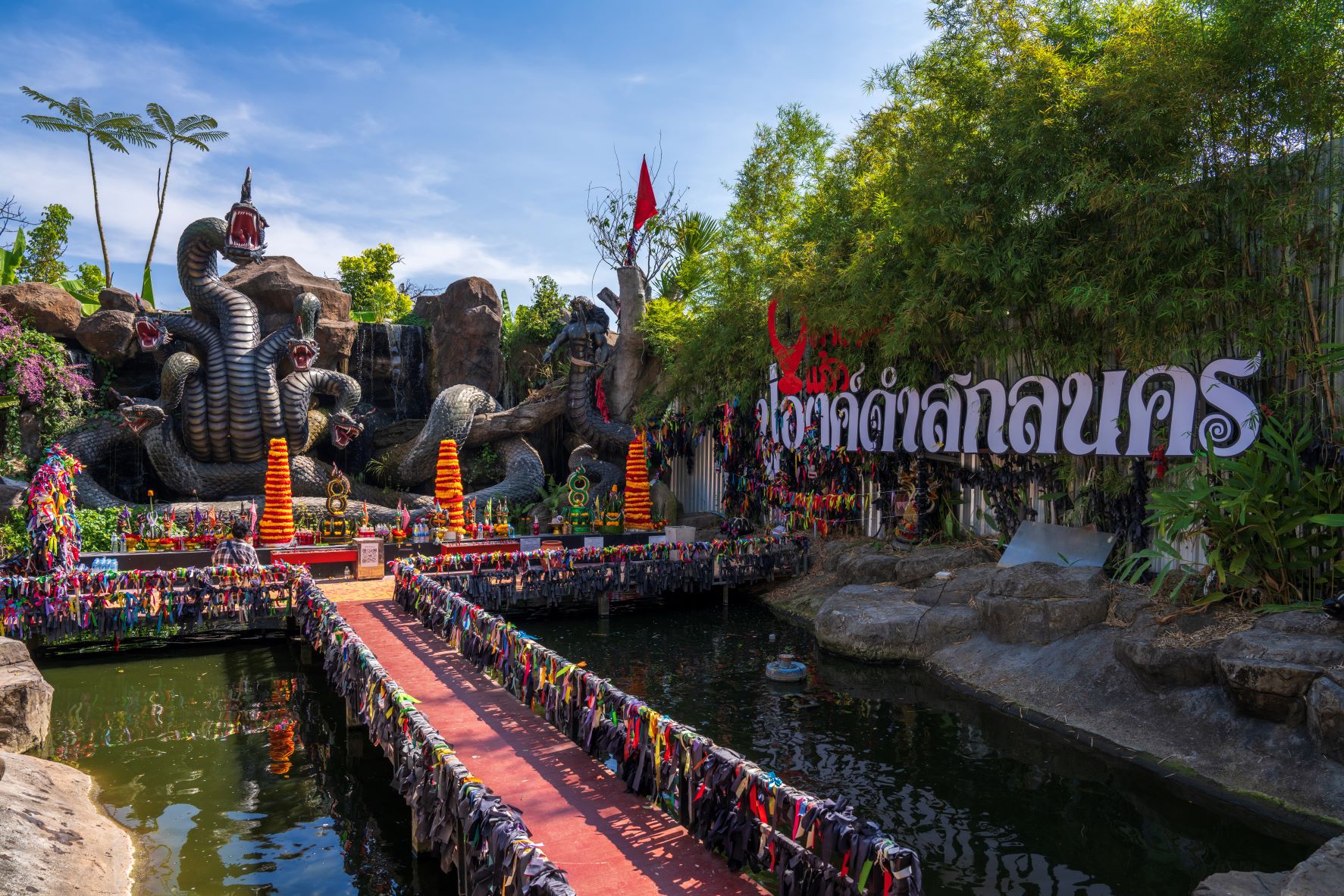 พญานาคปู่องค์ดำ 5 เศียร