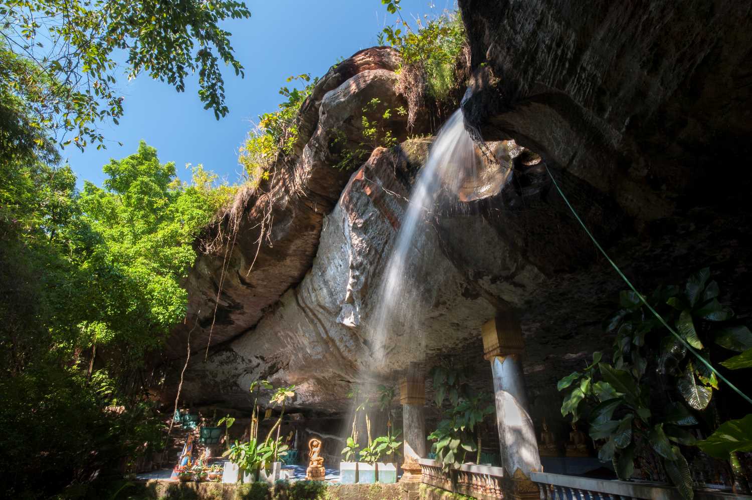 วัดถ้ำเหวสินธุ์ชัย