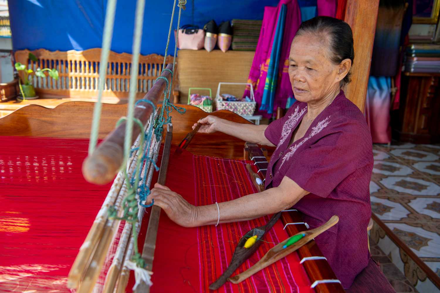 กลุ่มทอผ้าไหม บ้านหวายหลึม