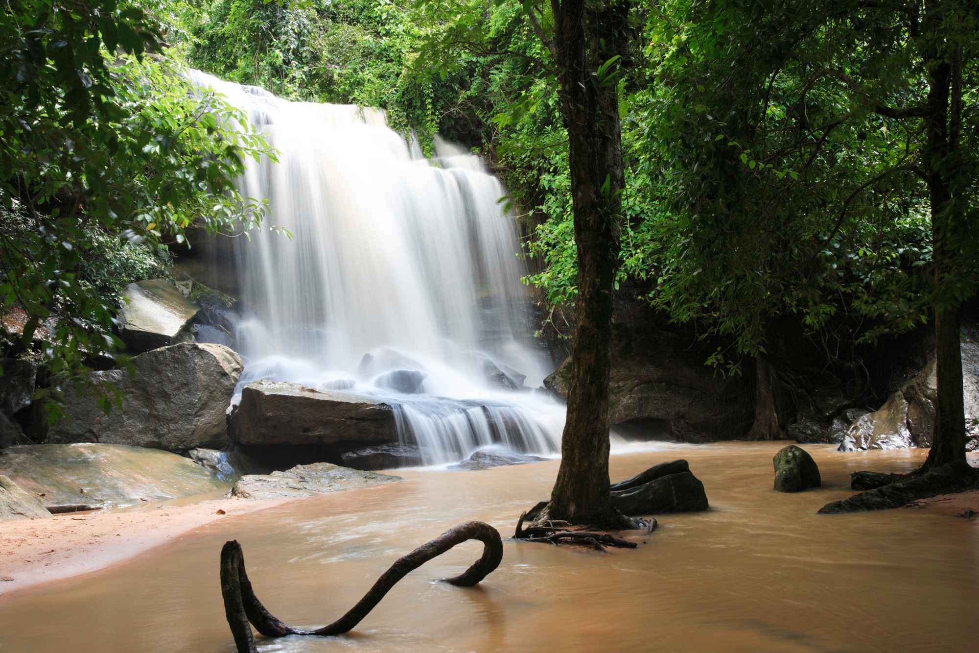 น้ำตกสำโรงเกียรติ (น้ำตกปีศาจ)