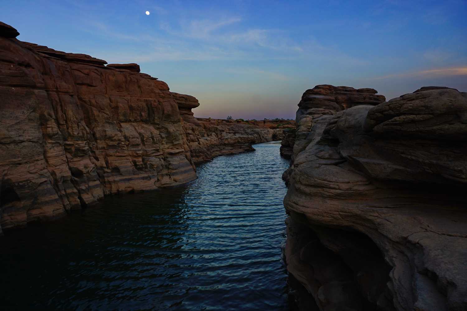 หาดชมดาว หรือแก่งชมดาว