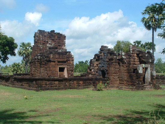 ปราสาทนางรำ